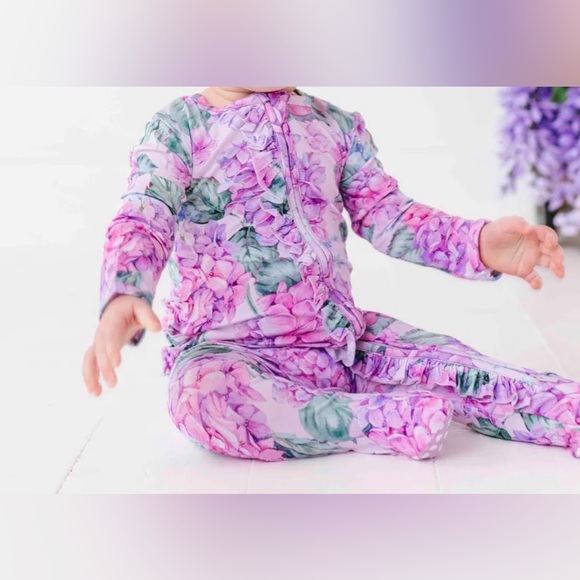 Bums and Roses You Had Me At Hydrangea Ruffle Footie 2T - Picture 8 of 9